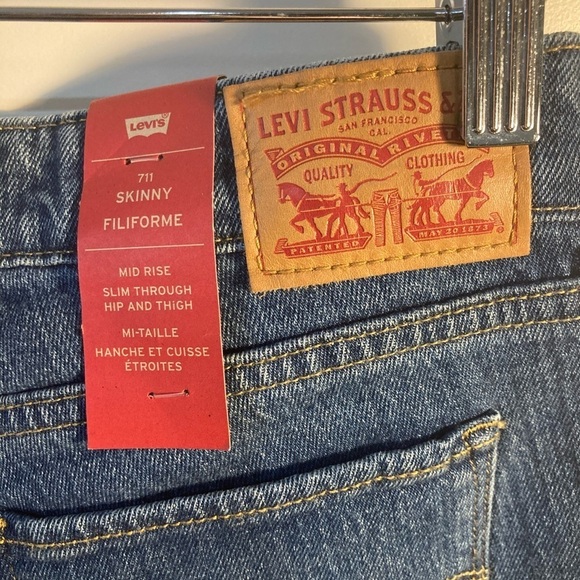 LEVI’S Jeans 711 Sz  29 w/ Patchwork in Various Washes NWT - Picture 4 of 7